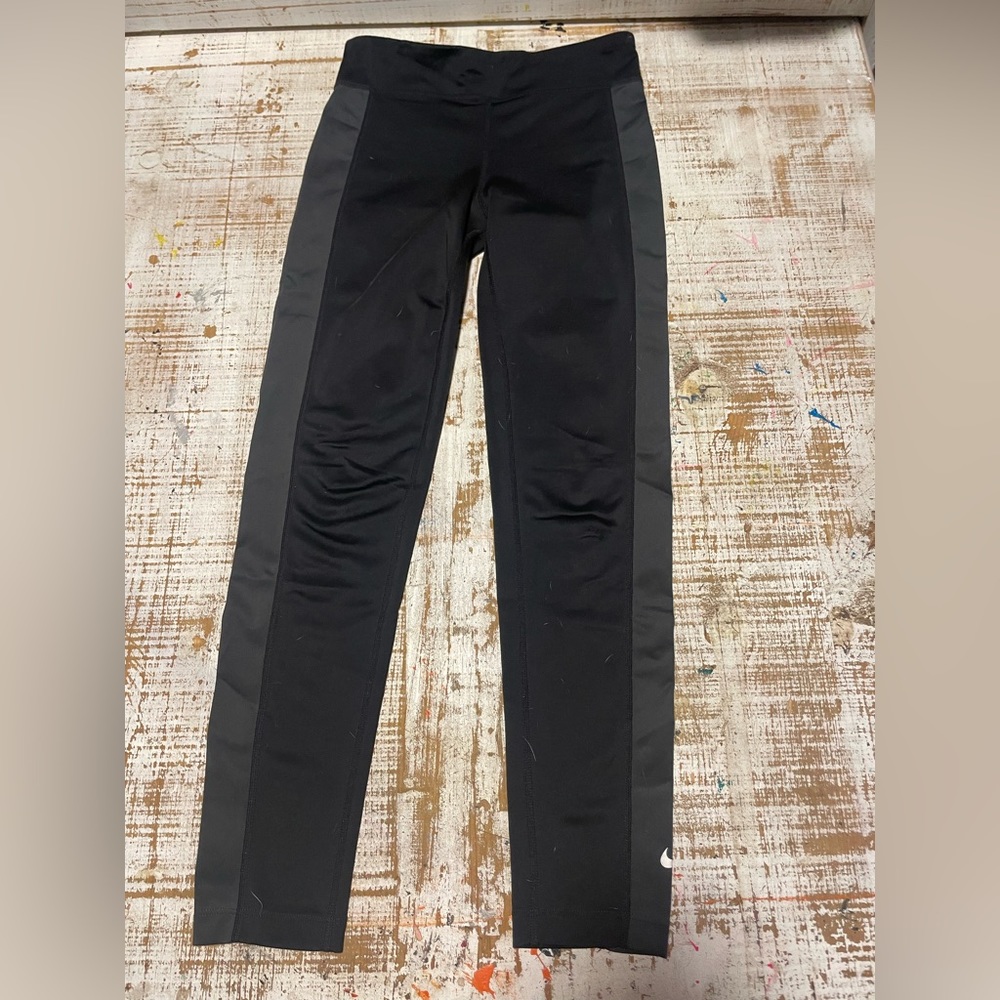Black and gray Nike leggings